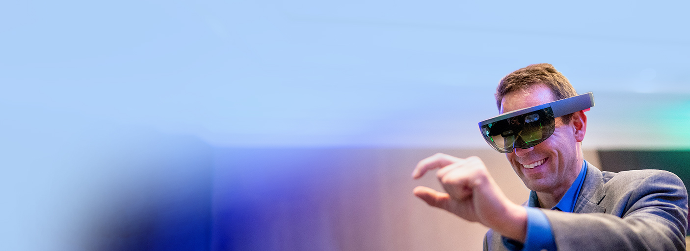 Immersive Intellect: SAIC Professionals Are Part of the Large Technical Universe Immersive Intellect: SAIC Professionals Are Part of the Large Technical Universe