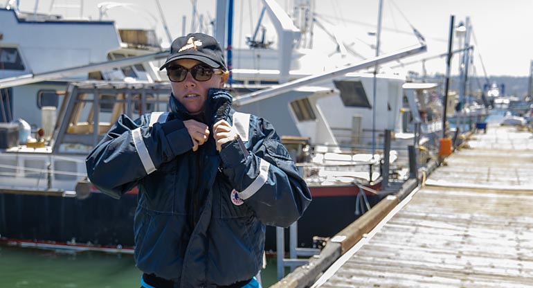 feature_marine_mammal_body3 Girl taking off her jacket